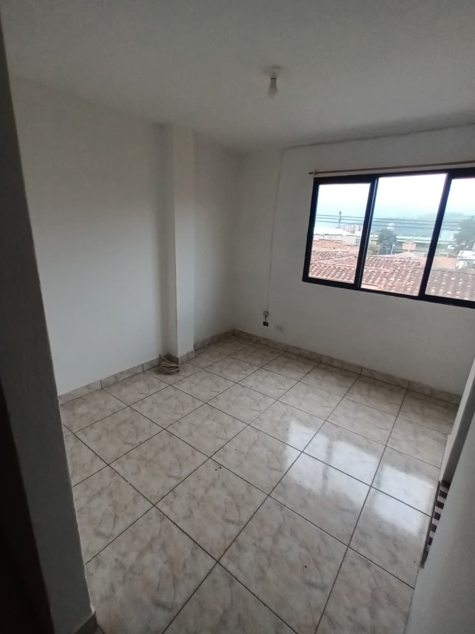 SE ARRIENDA APARTAESTUDIO TERCER PISO EEP-1030 – CAMPO VALDÉS (SECTOR SAN PEDRO)